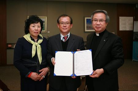 박광진 천홍물산주식회사 대표이사, 박정아 사장 학교발전기금 전달